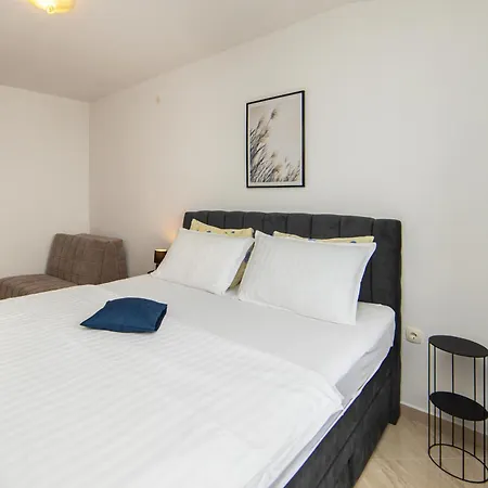 Tilda Apartment Brist