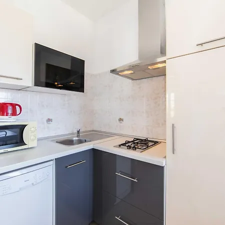 Tilda Apartment Brist