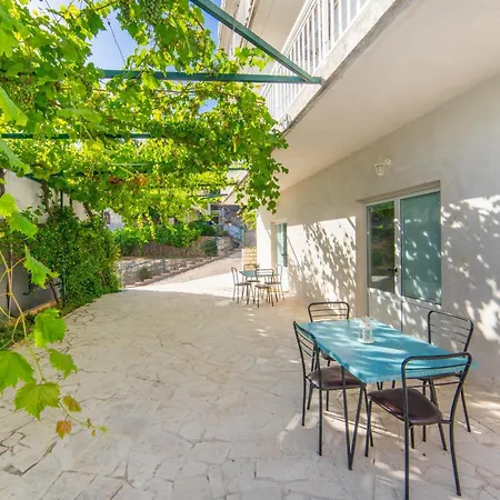 Tilda Apartment